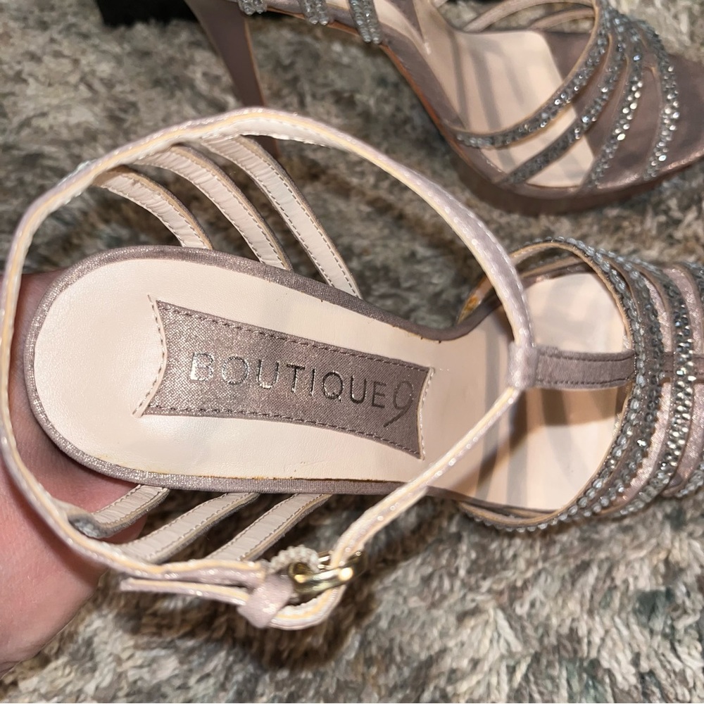 Boutique 9 size 7 women’s bedazzled platform heels - Picture 11 of 16